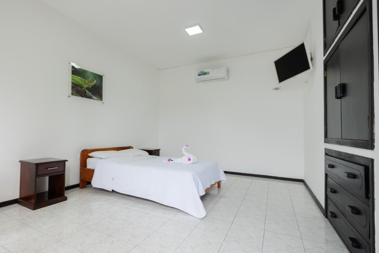 Hotel Pelican Bay 푸에르토아요라 외부 사진