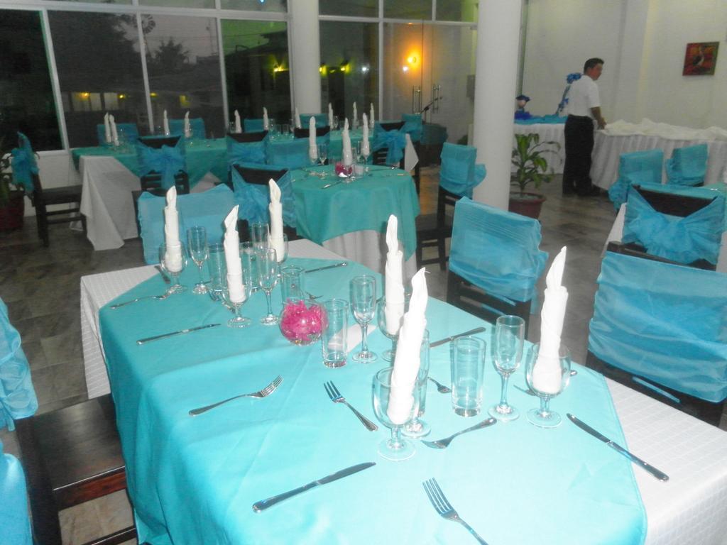 Hotel Pelican Bay 푸에르토아요라 외부 사진